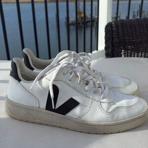 Men’s Veja white black leather sneaker size 11.5.